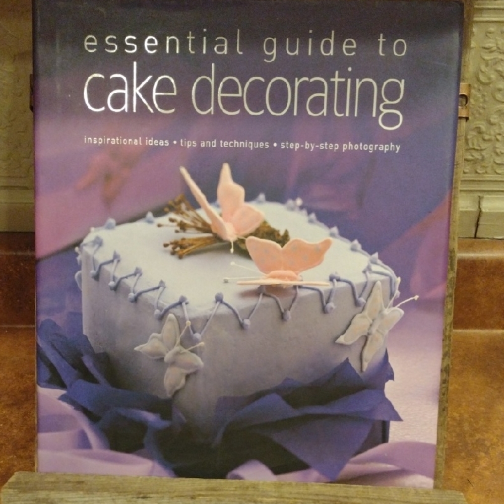 Essential Guide to Cake Decorating Book